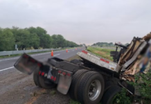 Traffic is closed on a highway in Querétaro due to an accident today, August 20th.